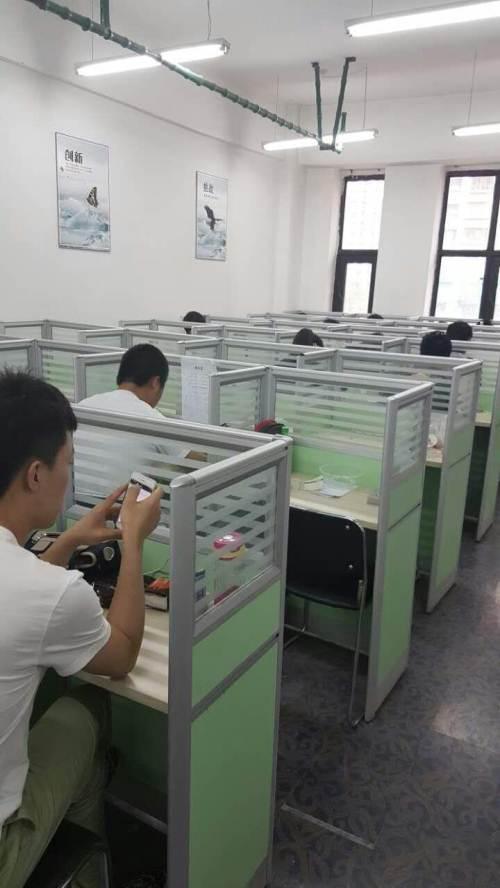 办公隔断转让 网络销售与客服类公司的理想办公解决方案